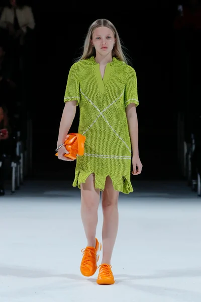 Look 18